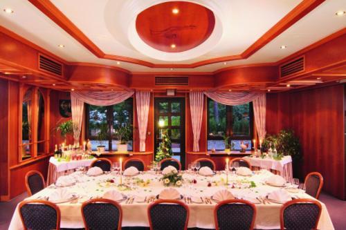 Hotel-Restaurant Roter Hahn Rüsselsheim Zewnętrze zdjęcie